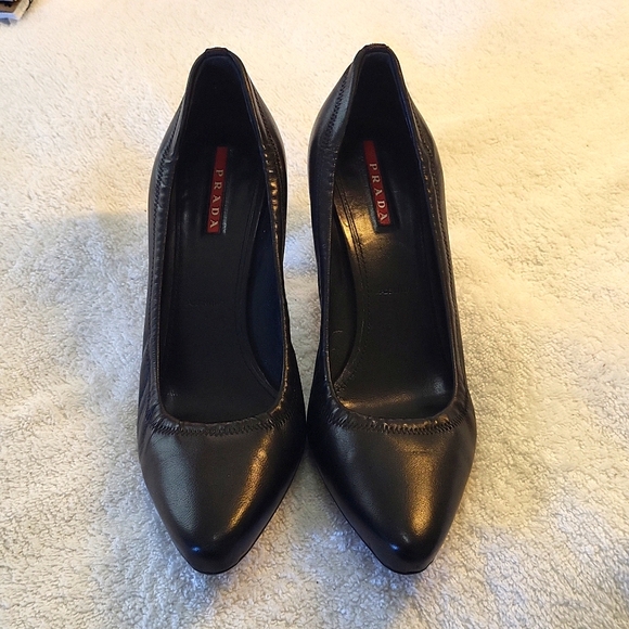 Prada Black Soft Leather Kitten Heels pointed toe pump SZ 7.5/38 leather insole - Picture 4 of 15